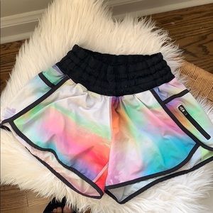 RARE Lululemon Tracker Short II Sky to Seawheeze